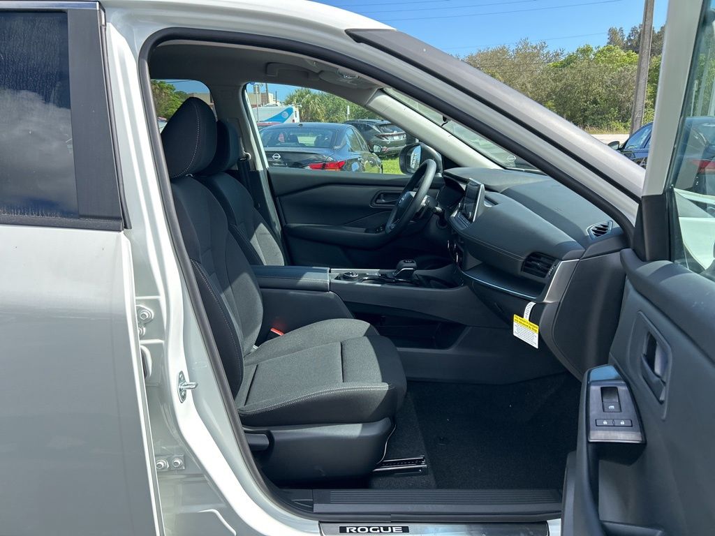 2025 Nissan Rogue S photo 34