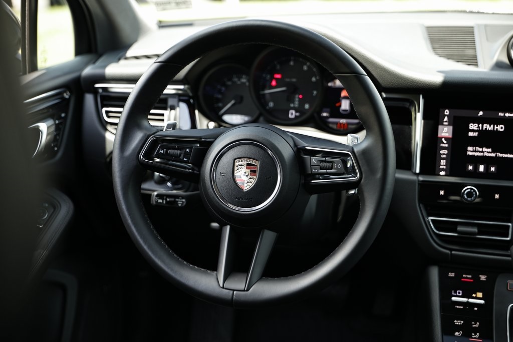 2024 Porsche Macan T photo 27