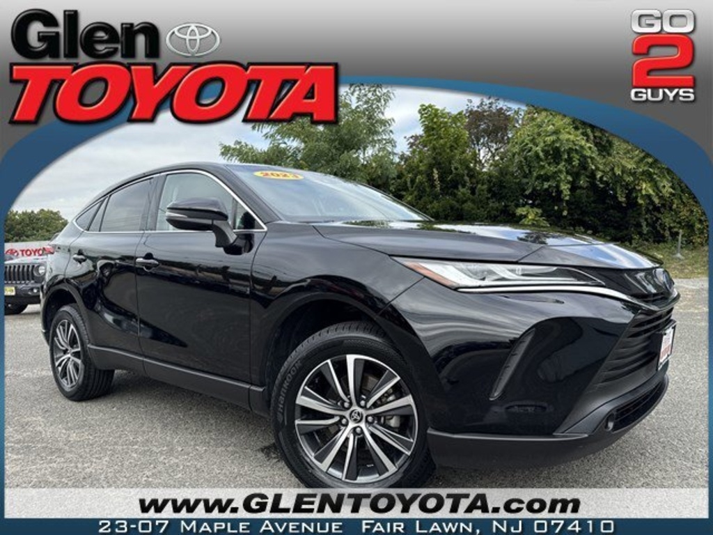 2023 Toyota Venza LE's photo