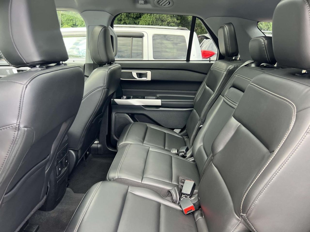 2022 Ford Explorer XLT photo 4