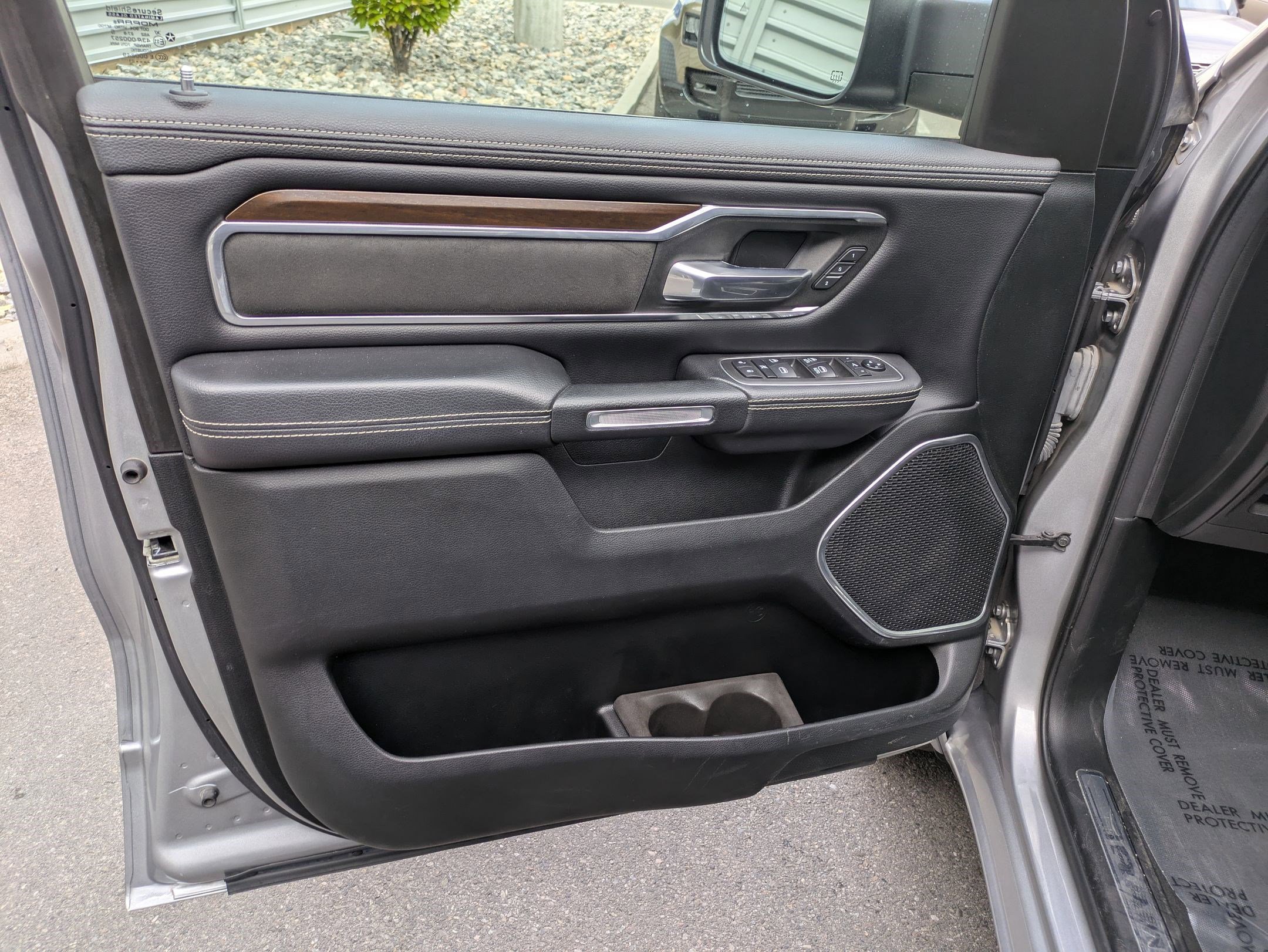 2021 Ram 1500 Laramie photo 11