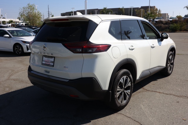 2021 Nissan Rogue SV photo 2