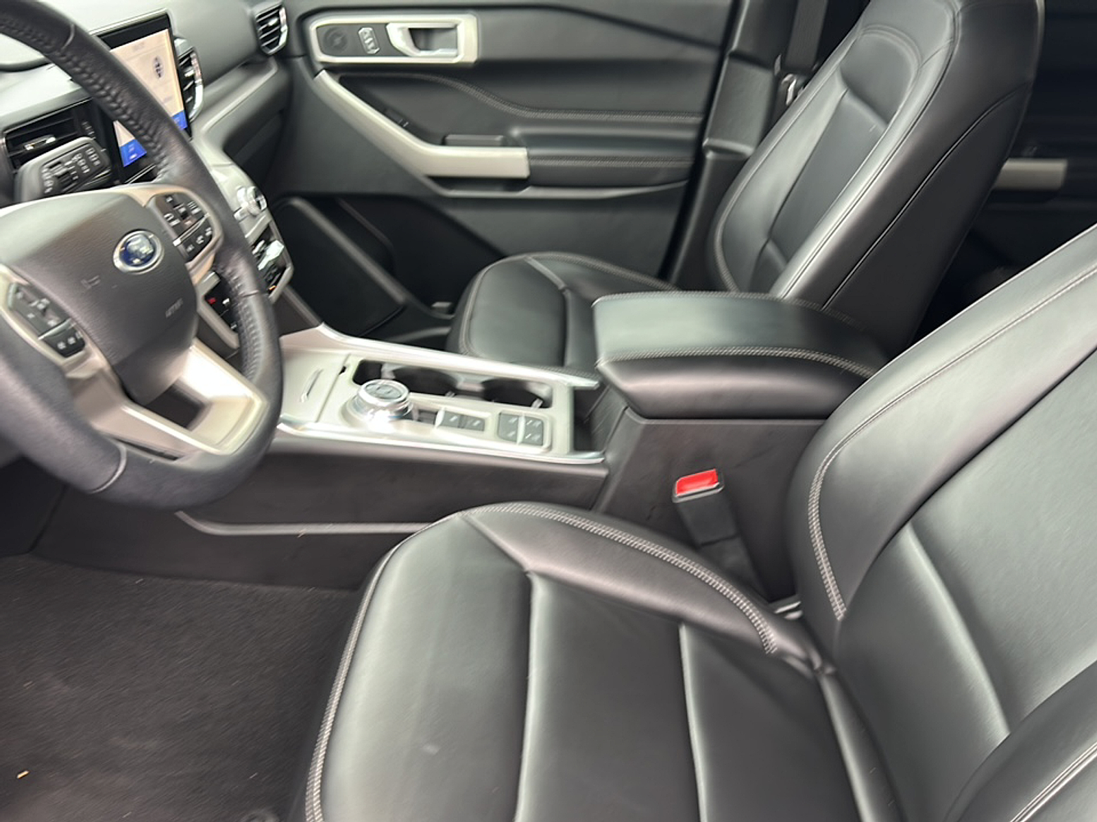 2024 Ford Explorer XLT photo 6