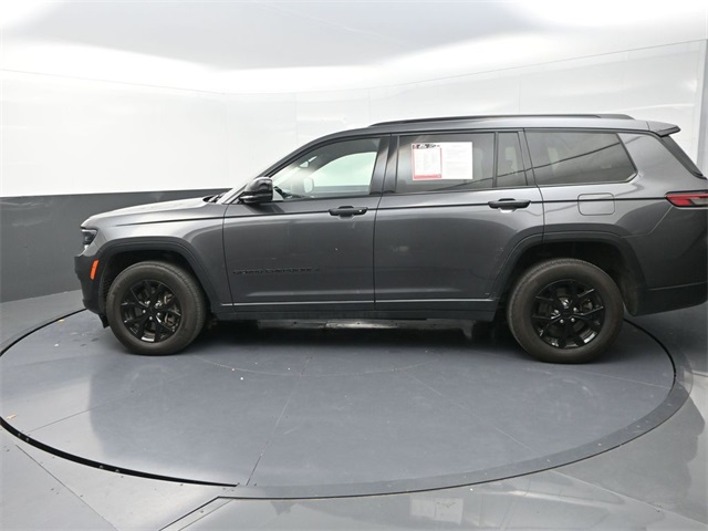 2024 Jeep Grand Cherokee Altitude photo 2