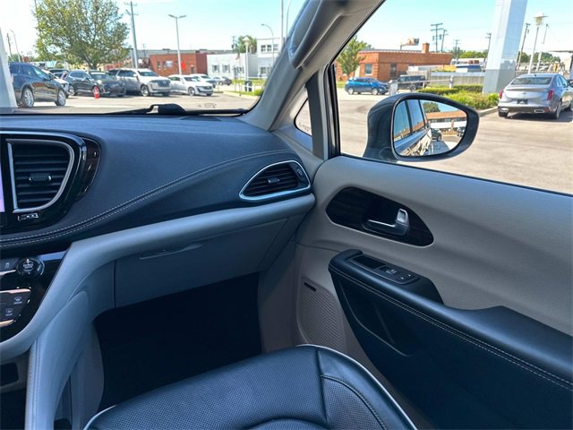 2022 Chrysler Pacifica Hybrid Limited photo 55