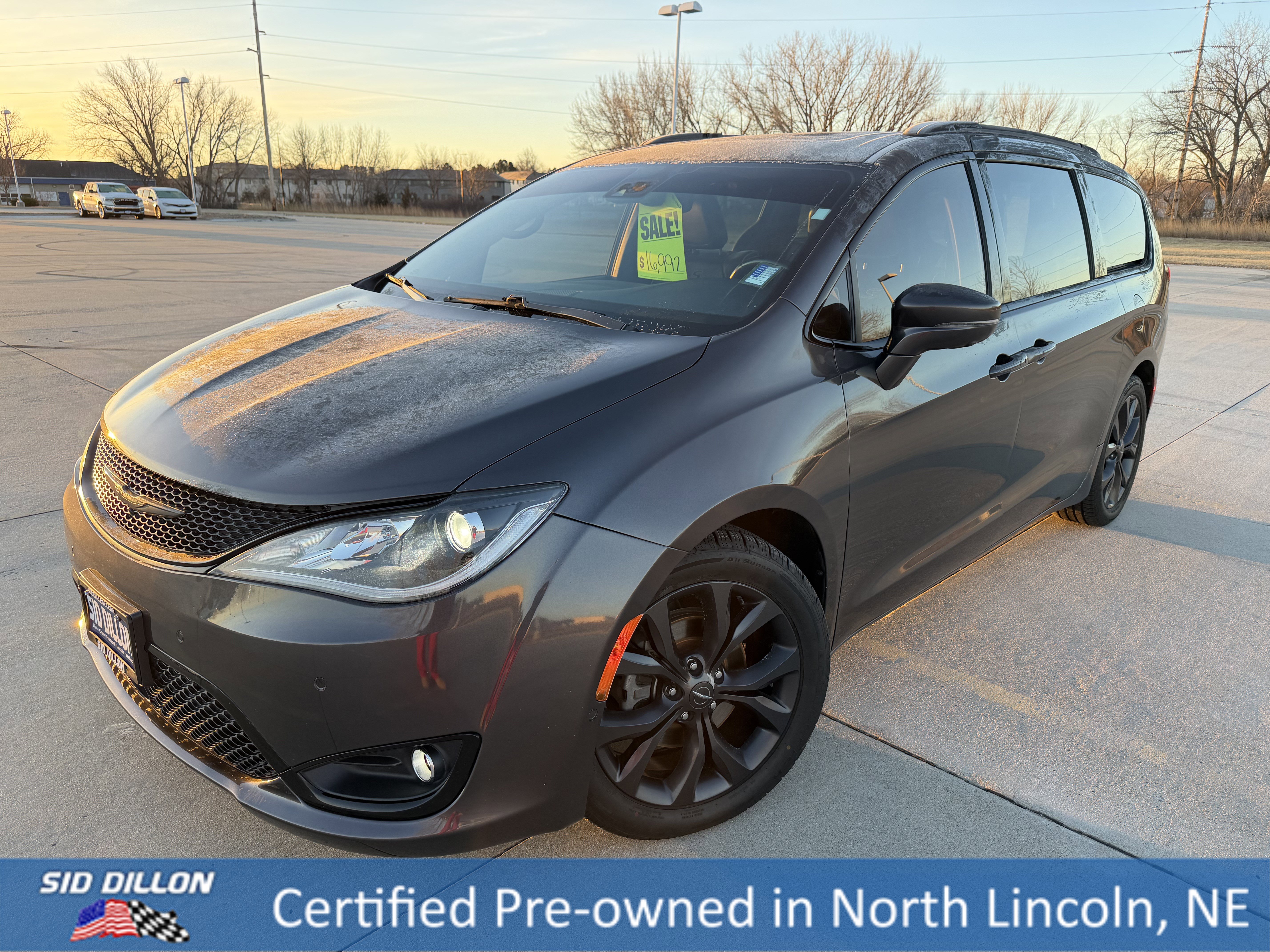 2018 Chrysler Pacifica Limited's photo