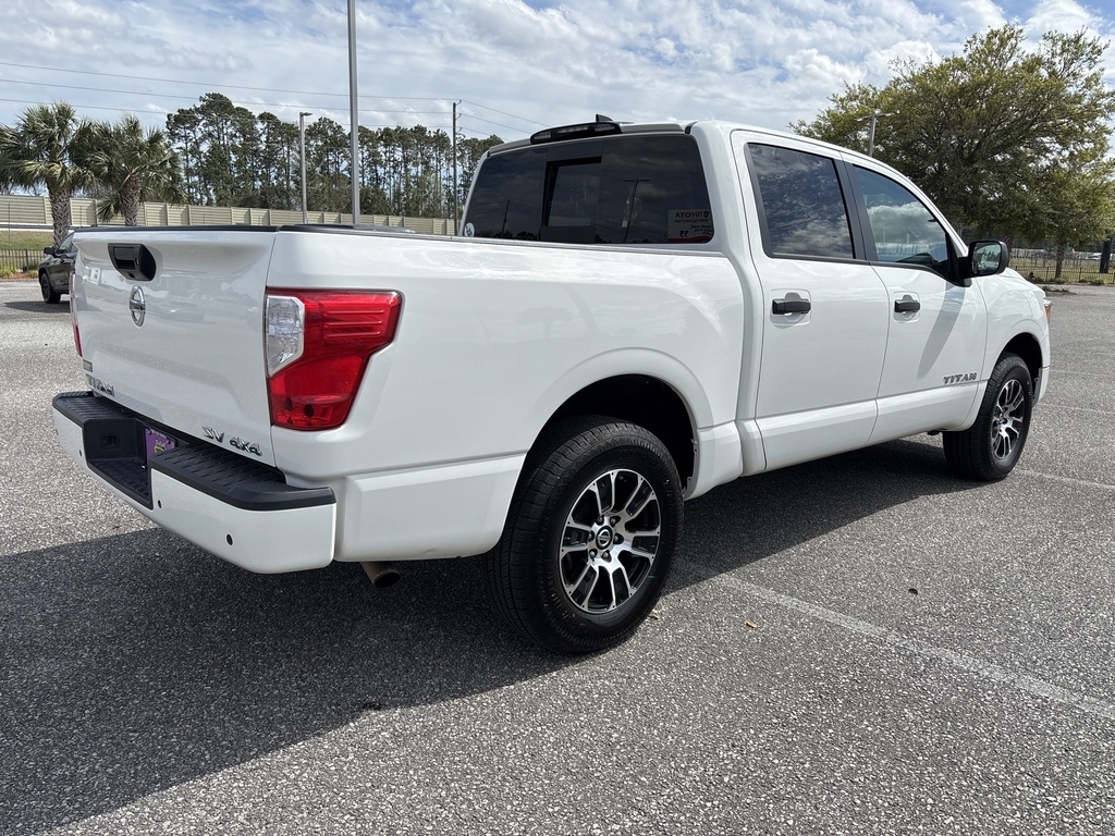 2022 Nissan Titan SV photo 5
