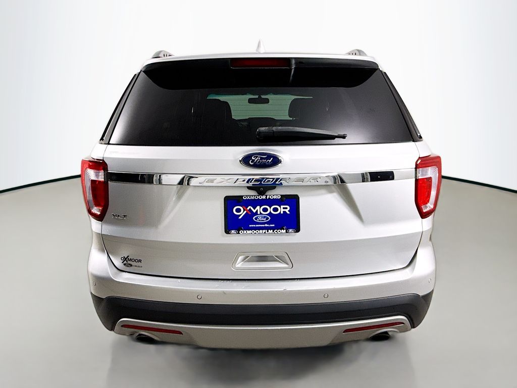 2017 Ford Explorer XLT photo 3