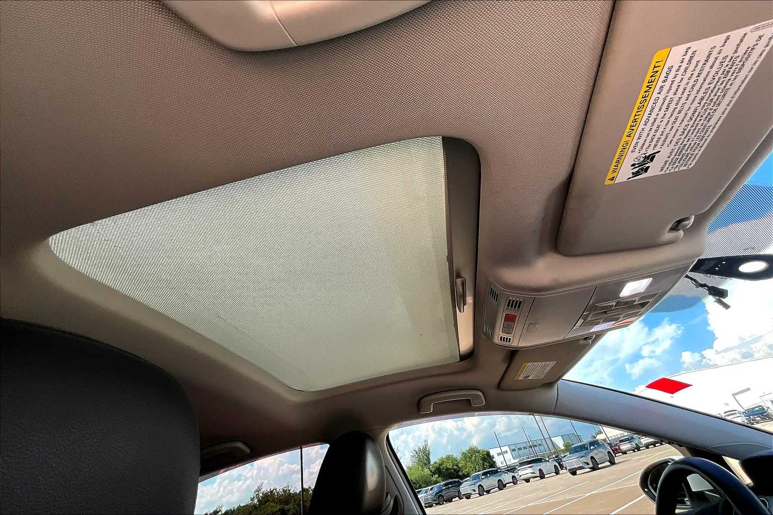 2021 Volkswagen Golf TSI photo 12