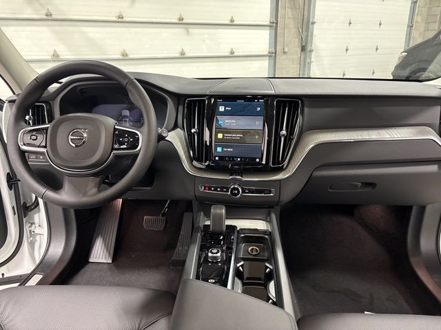 2025 Volvo XC60 Hybrid T8 Plus photo 14