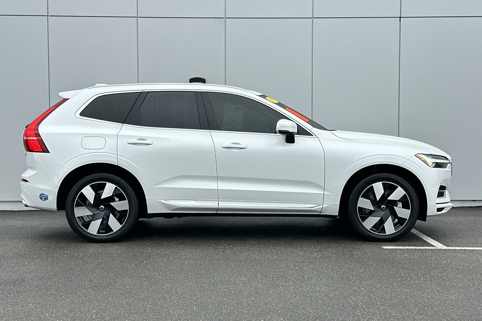 2021 Volvo XC60 Recharge Hybrid T8 Inscription Expression photo 5