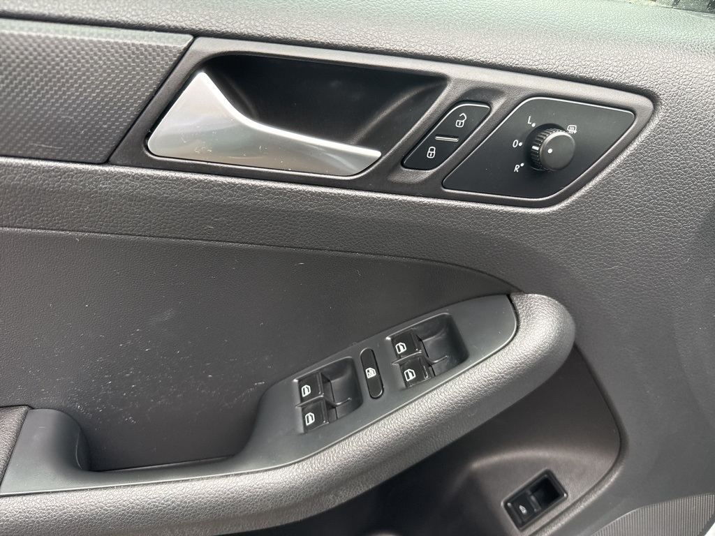 2013 Volkswagen Jetta 2.0 Base photo 11