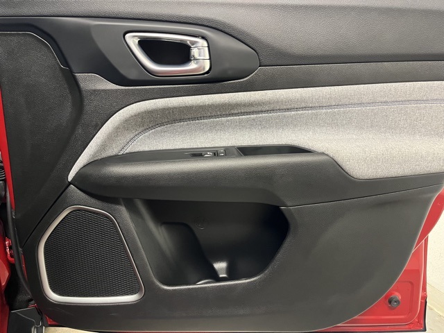 2023 Jeep Compass Latitude photo 19