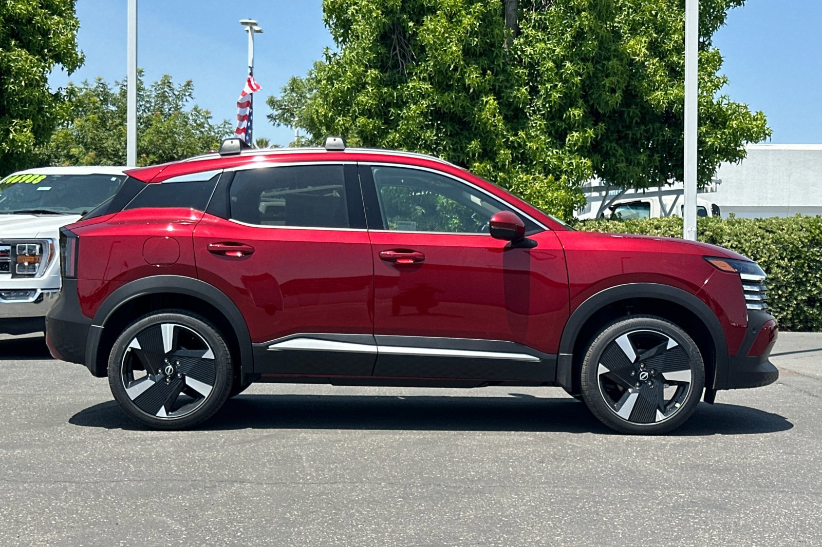 2025 Nissan Kicks SR photo 2