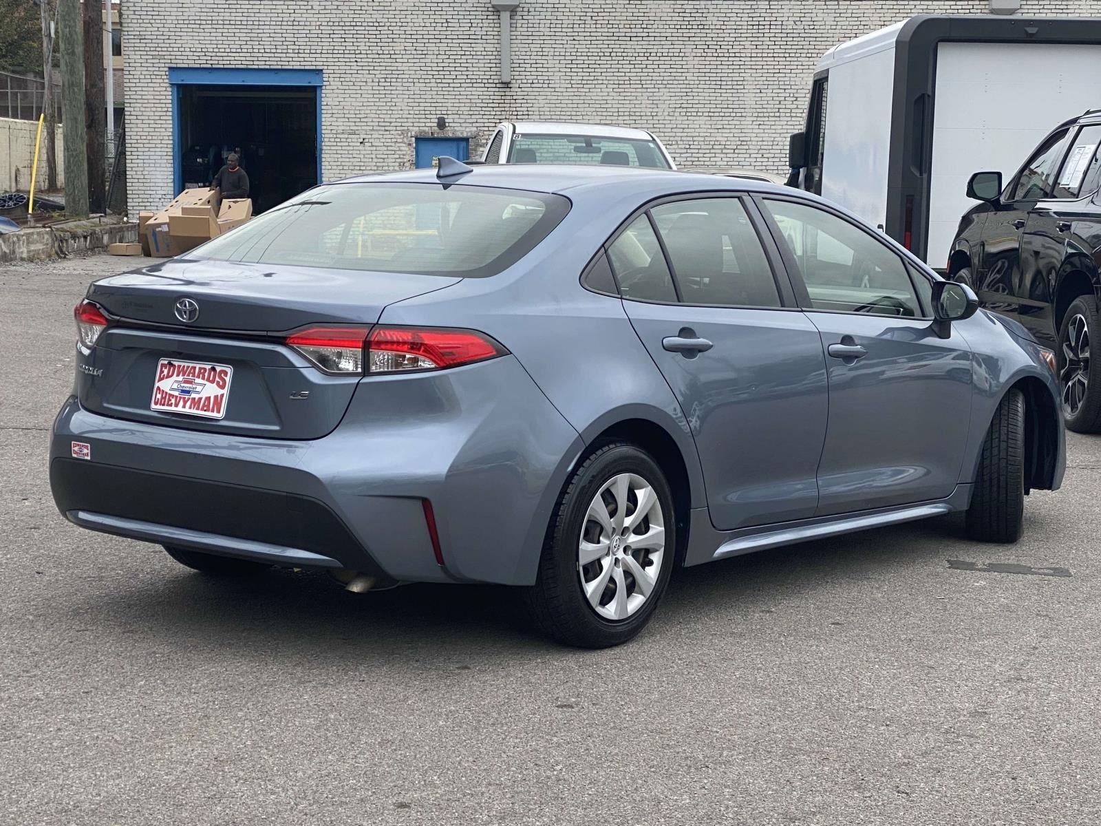 2022 Toyota Corolla LE photo 3