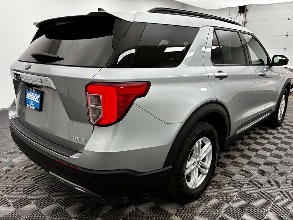 2023 Ford Explorer XLT photo 16