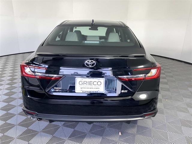 2025 Toyota Camry SE photo 4