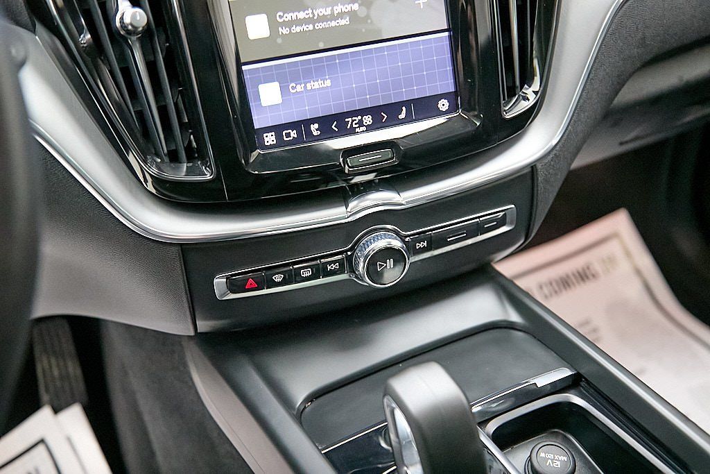 2023 VOLVO XC60 - Image 15