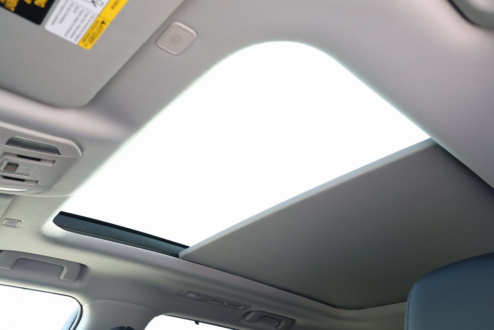 2026 Toyota Highlander Hybrid Platinum photo 3