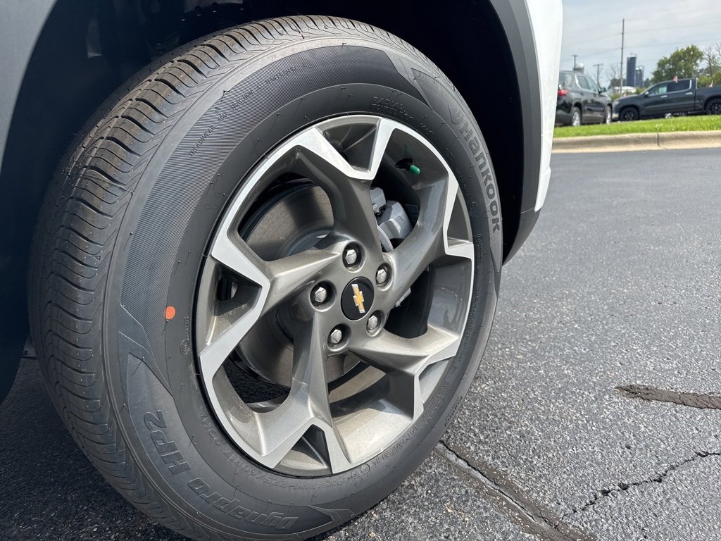 2025 Chevrolet Trax LT photo 9