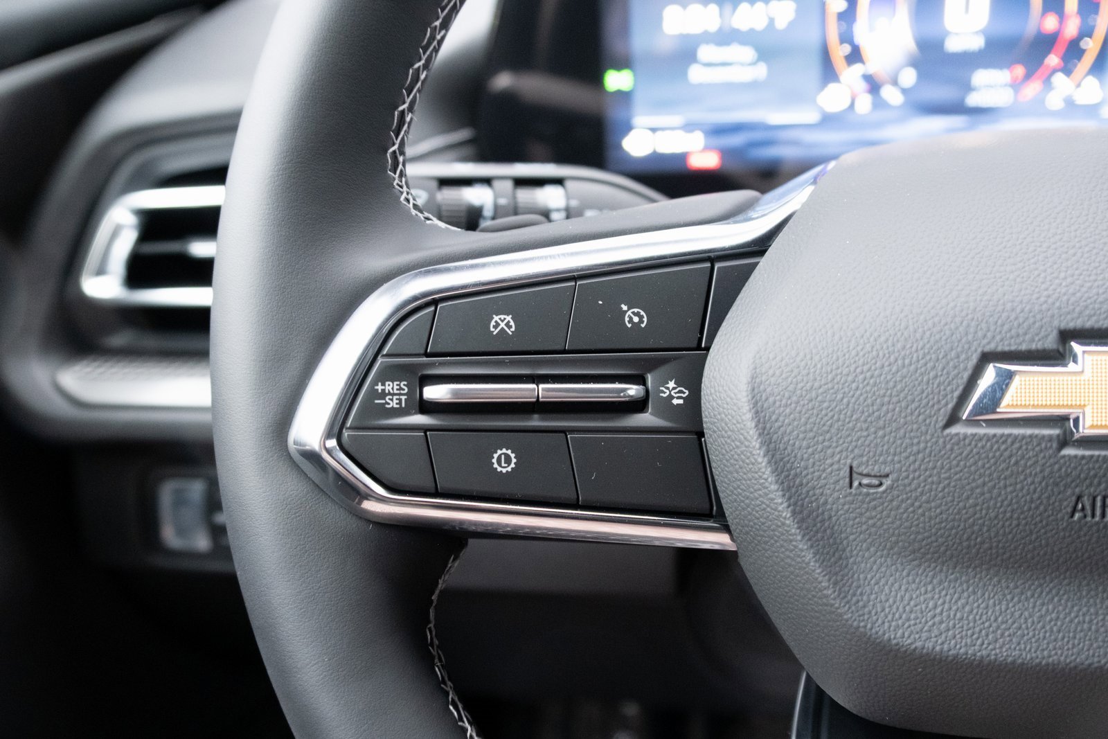 2026 Chevrolet Traverse photo 2