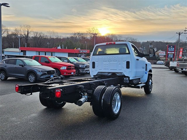 2024 Chevrolet Silverado 6500HD Work Truck photo 3
