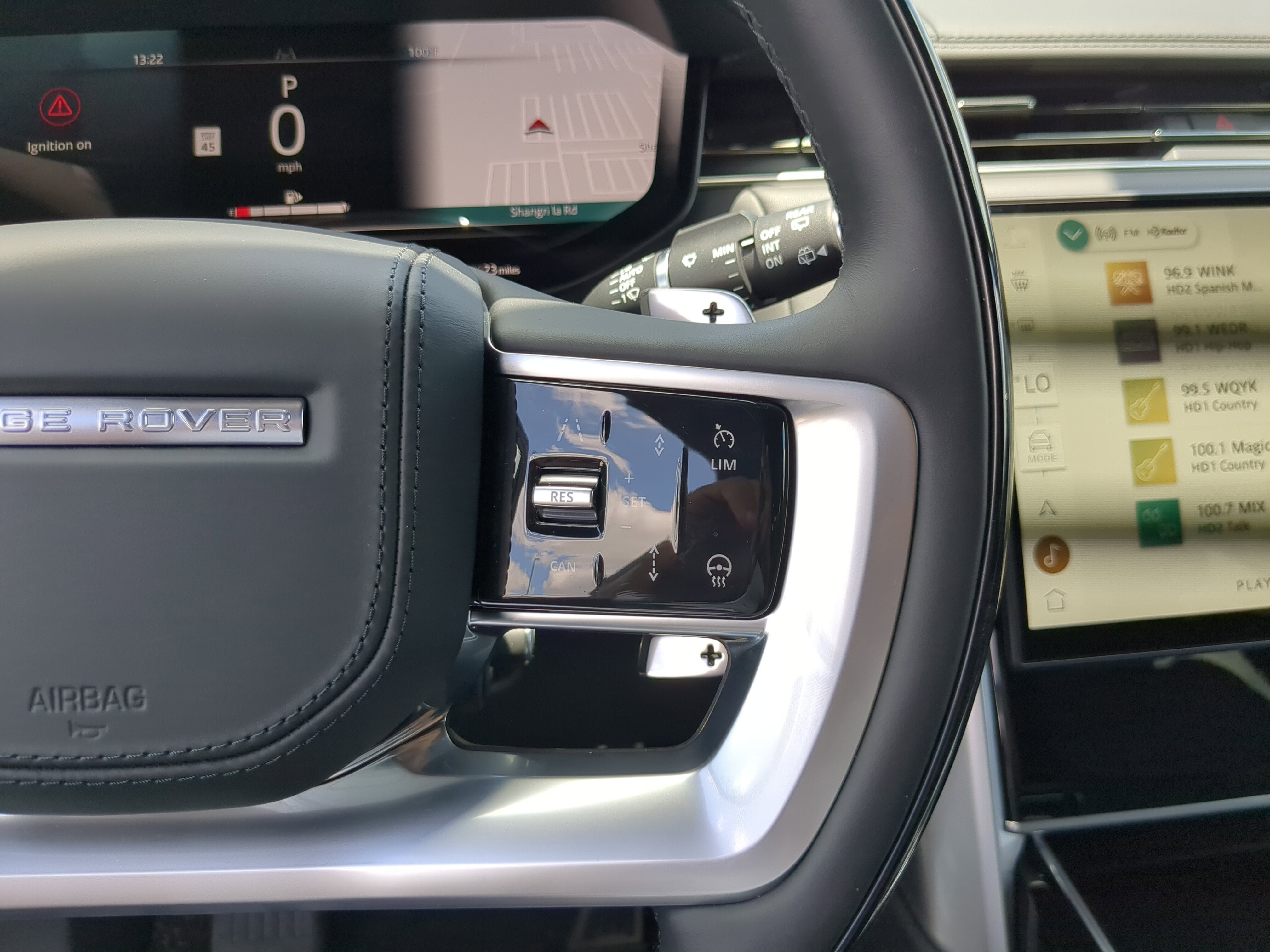 2025 Land Rover Range Rover SE photo 12