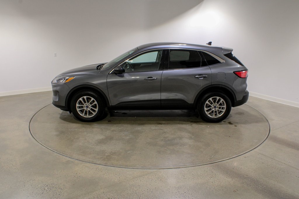 2022 Ford Escape SE photo 2