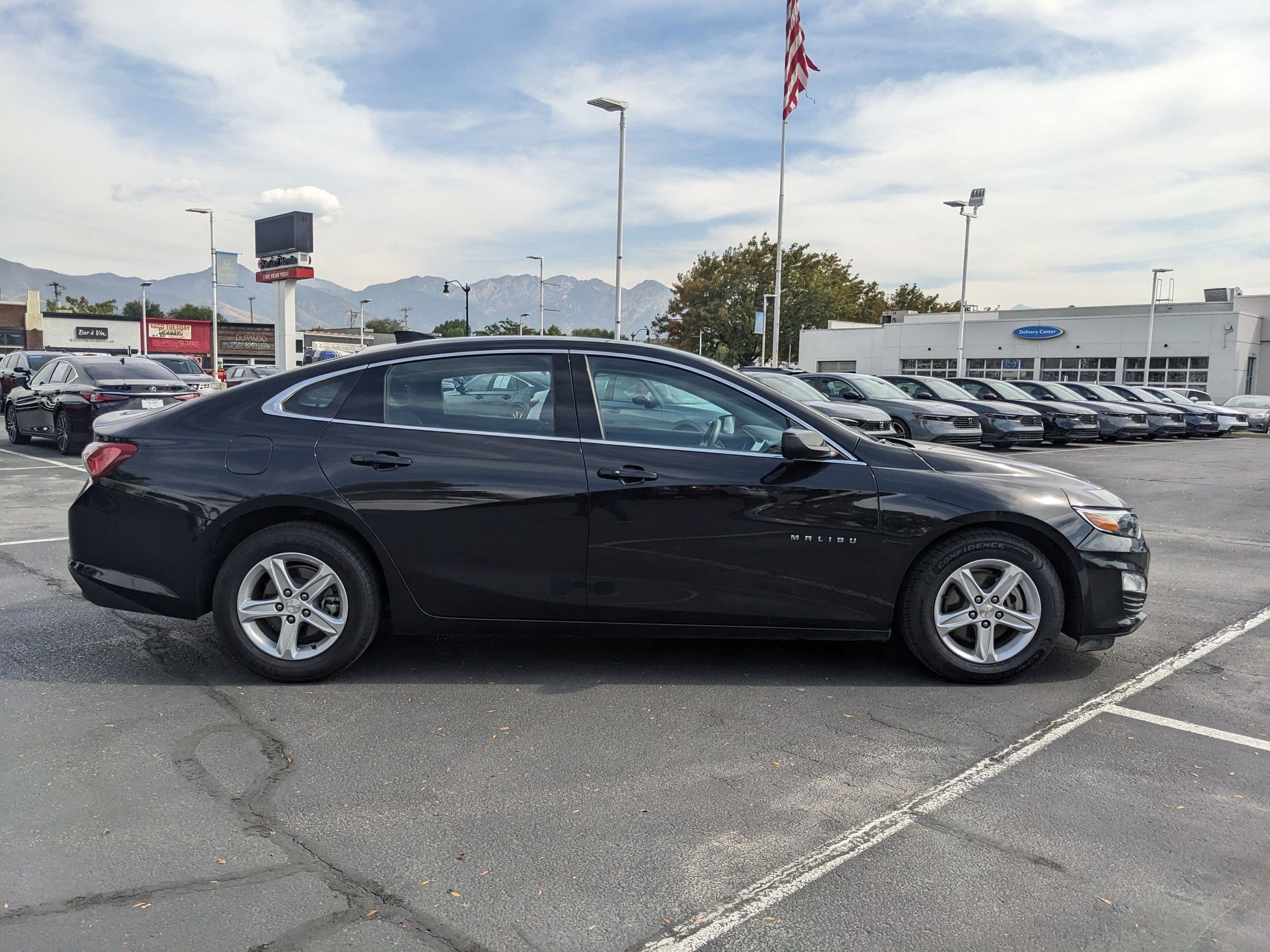 2022 Chevrolet Malibu 1LT photo 2