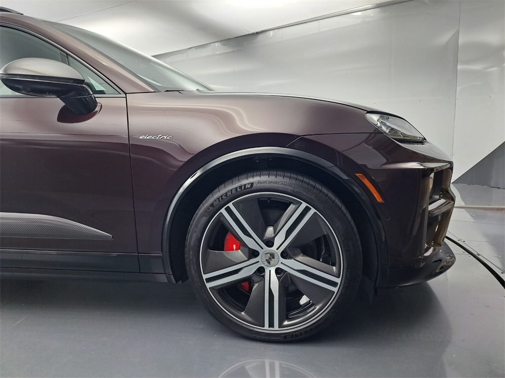 2024 Porsche Macan Electric Turbo photo 18