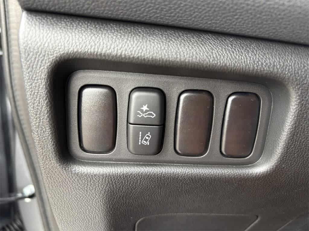 2025 Mitsubishi Outlander Sport LE photo 4