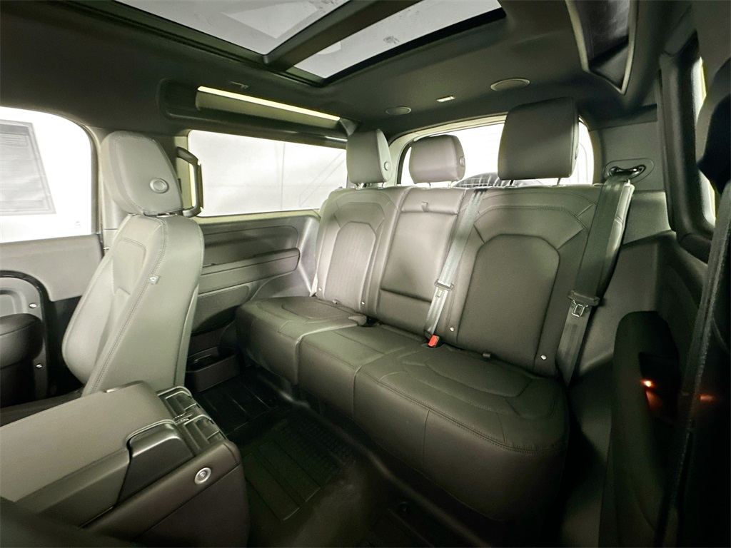 2025 Land Rover Defender 90 X-Dynamic SE photo 22