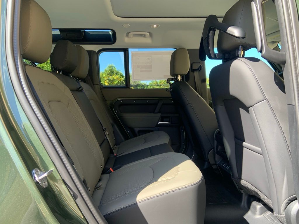 2026 Land Rover Defender 110 S photo 17
