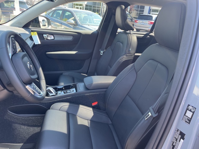 2026 Volvo XC40 Plus photo 10