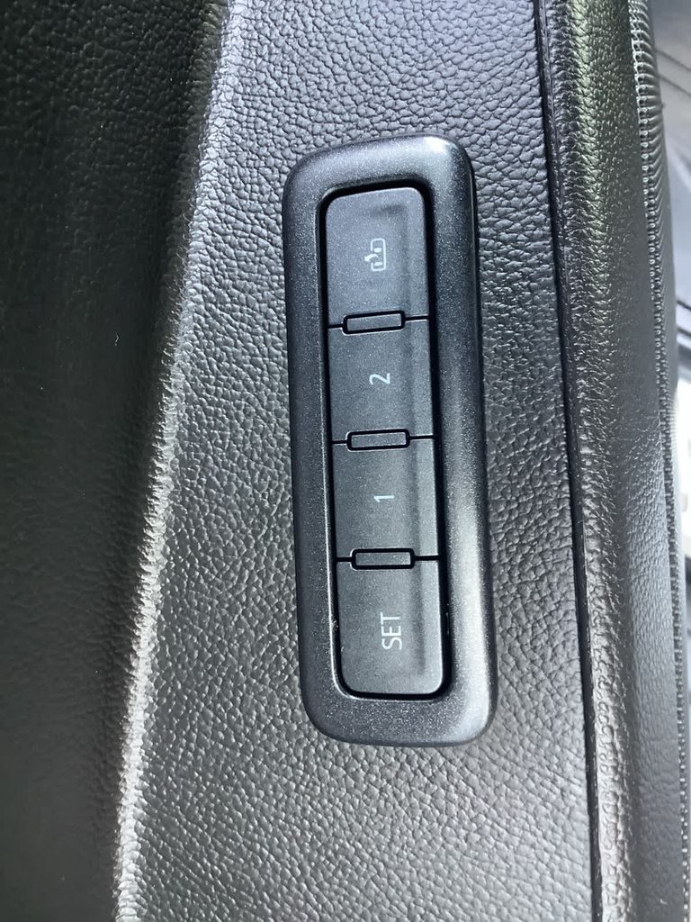 2019 Chevrolet Suburban LT photo 25
