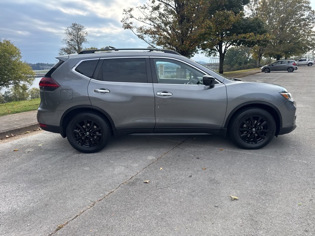 2018 Nissan Rogue SV photo 3
