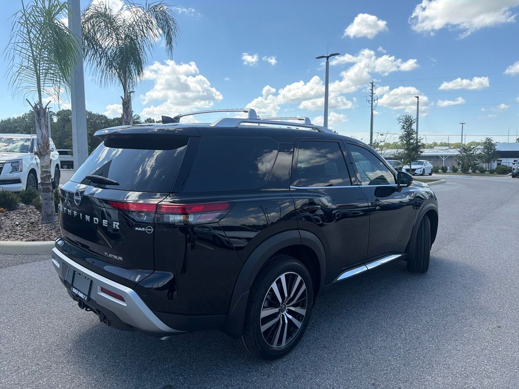 2025 Nissan Pathfinder Platinum photo 3