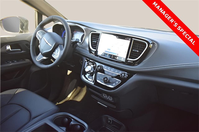 2025 Chrysler Pacifica photo 19
