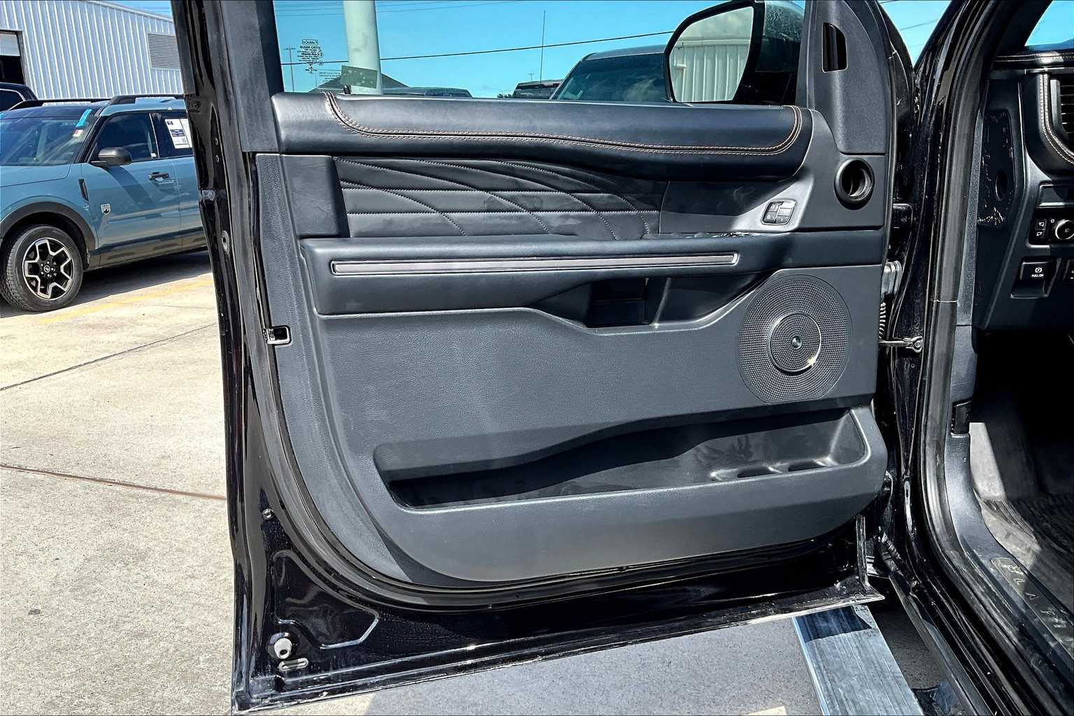 2023 Ford Expedition Platinum photo 21