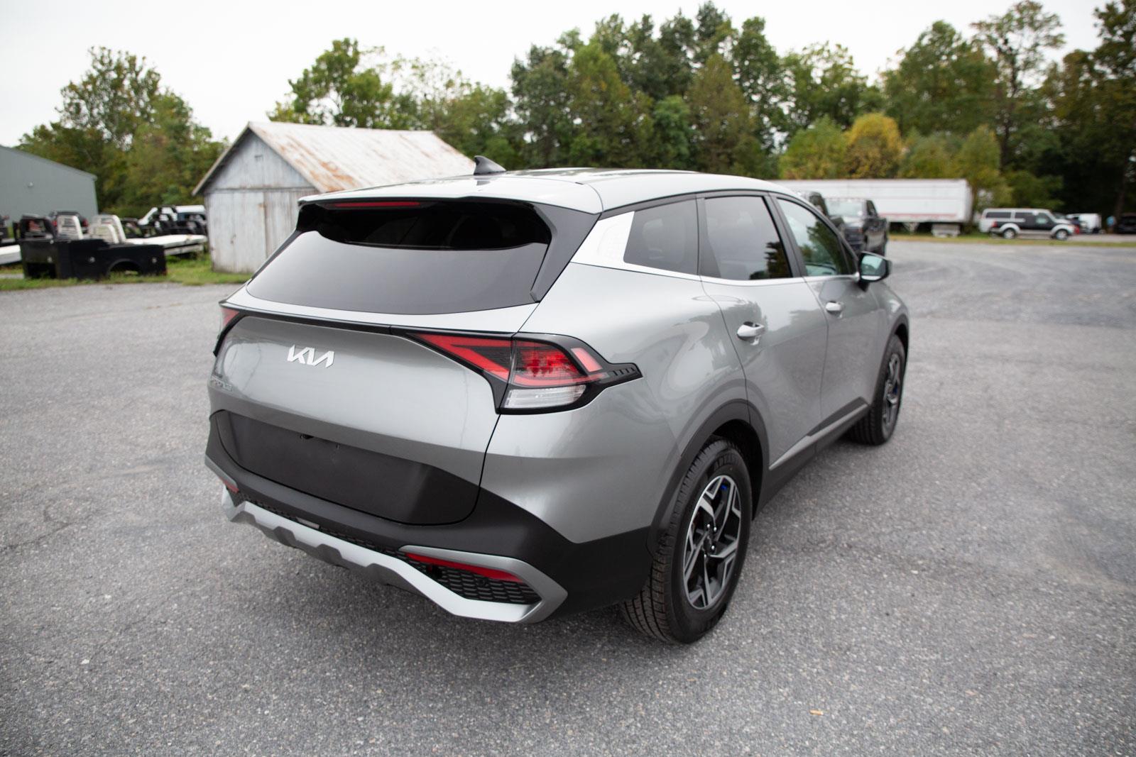 2023 Kia Sportage LX photo 2