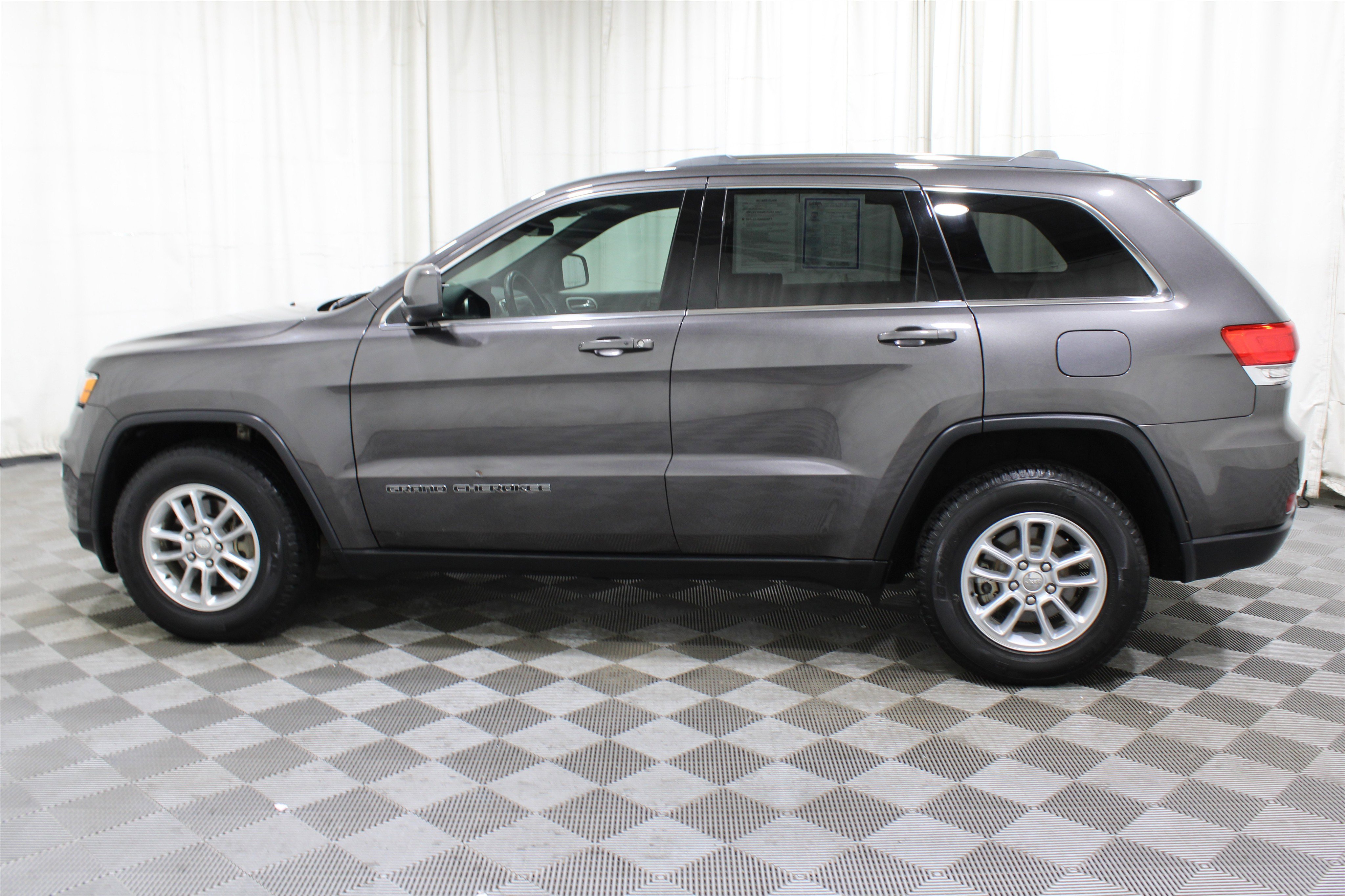 2019 Jeep Grand Cherokee Laredo E photo 26