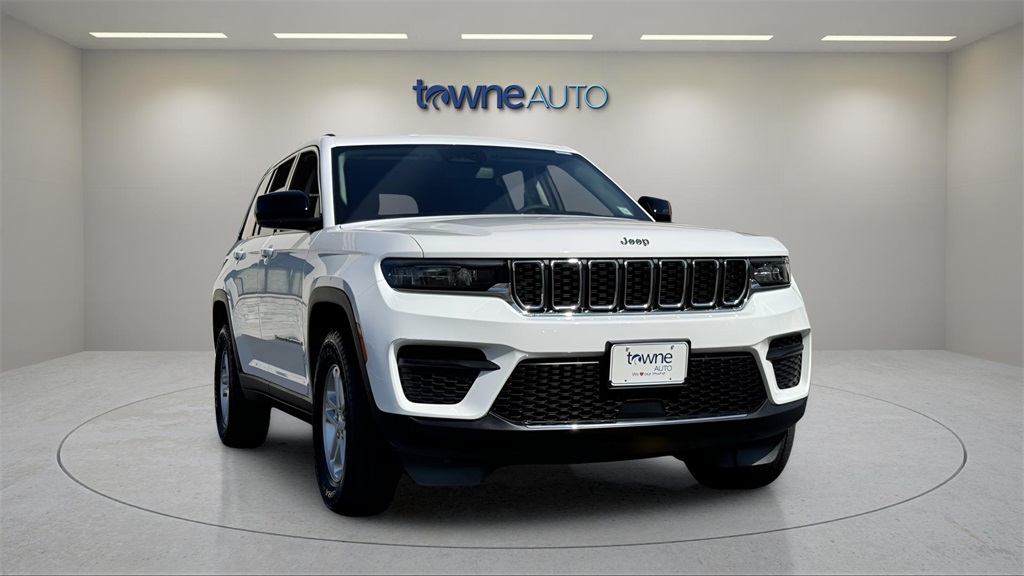 2023 Jeep Grand Cherokee Laredo photo 6