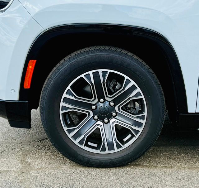 2024 Jeep Wagoneer Series II photo 3