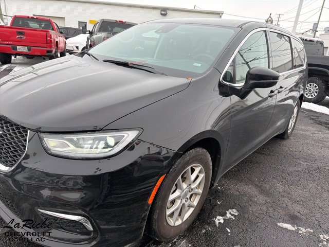 2024 Chrysler Pacifica Touring L's photo