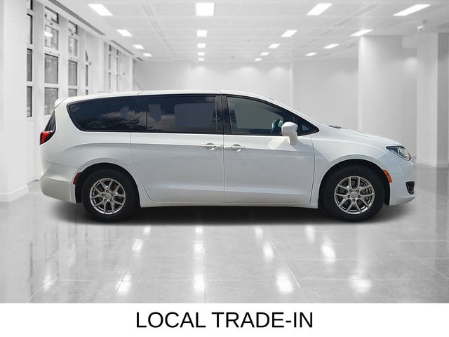 2020 Chrysler Pacifica Touring photo 2