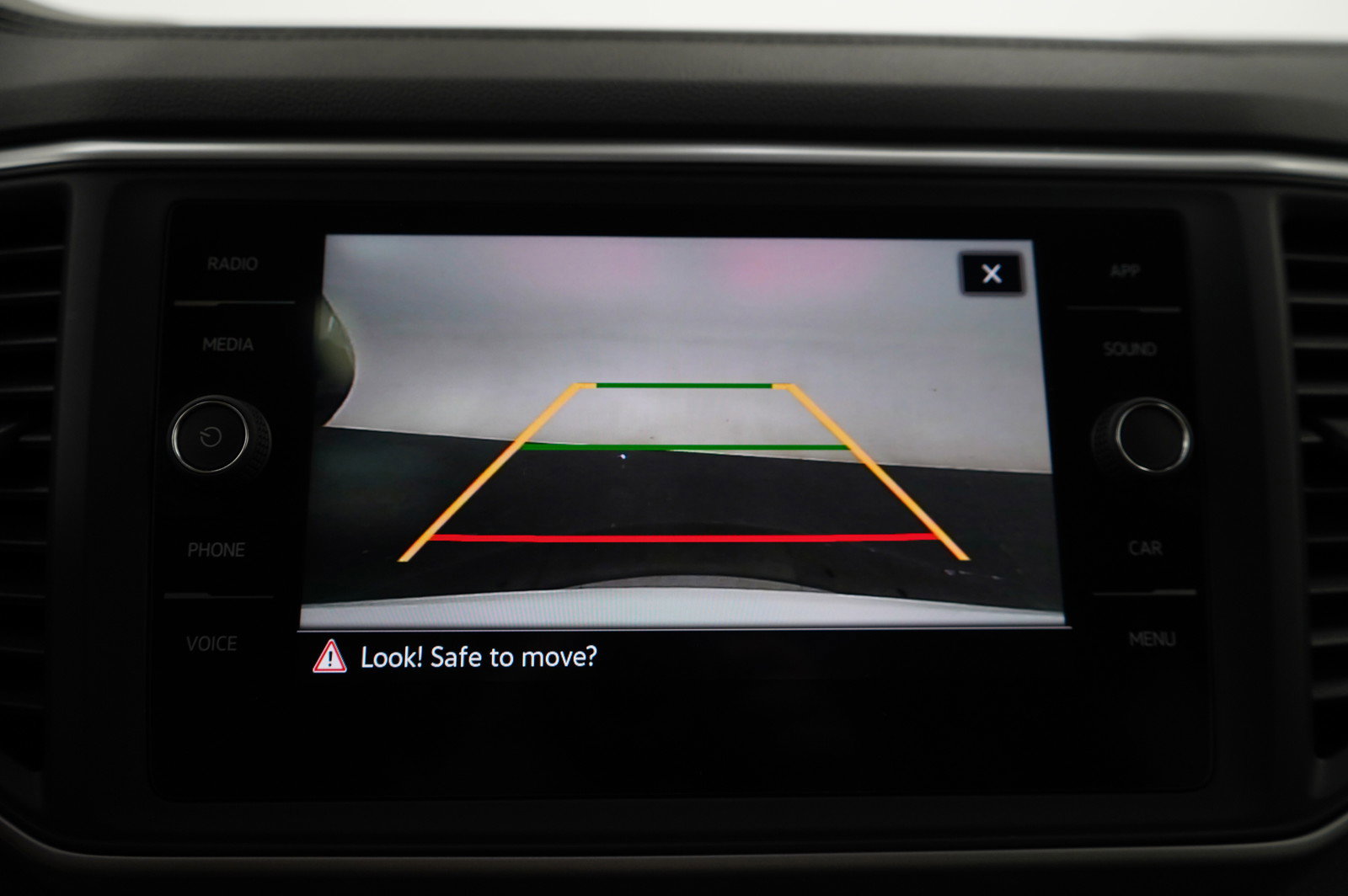 2021 Volkswagen Atlas SE Technology R-Line photo 24