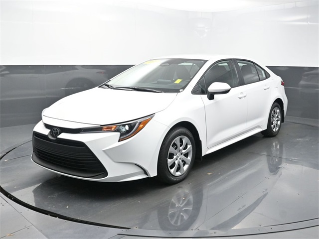 2026 Toyota Corolla LE photo 3
