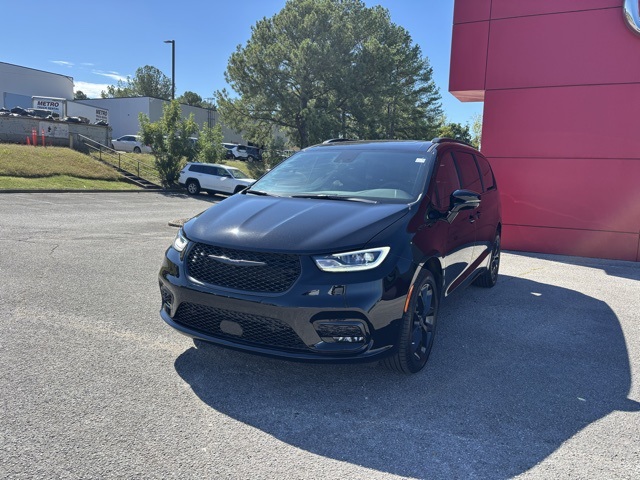 2026 Chrysler Pacifica Limited photo 2