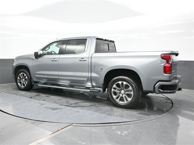 2023 Chevrolet Silverado 1500 High Country photo 3