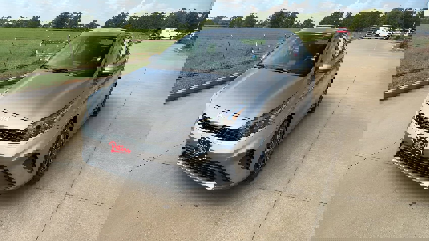 2024 Kia Forte LXS photo 4